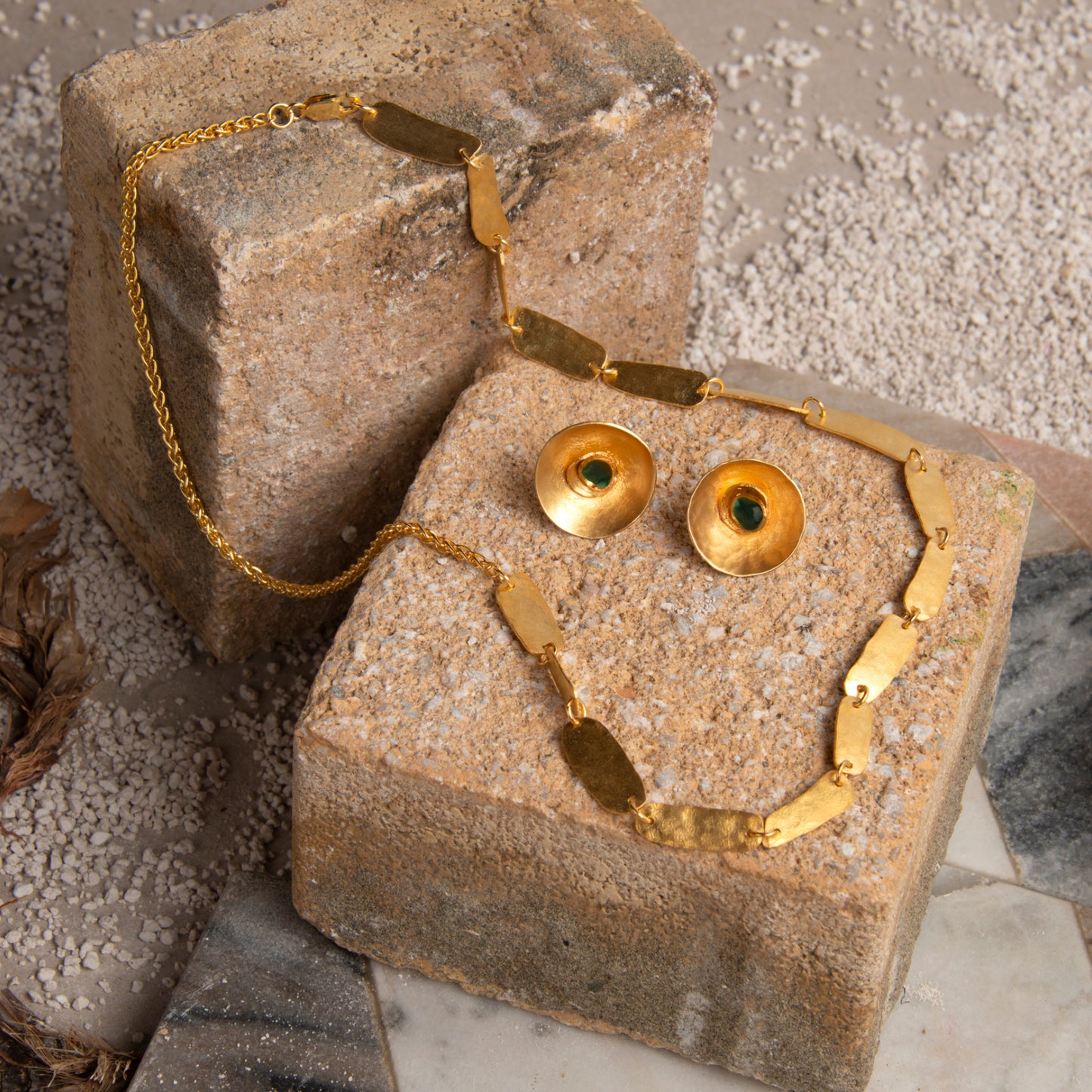 Anuish Earrings – Golden Verdure